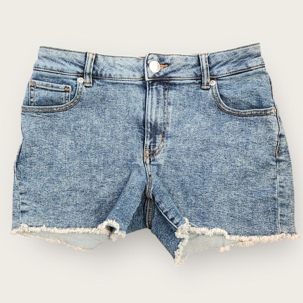 Maurices shorts Women's Sz 10 High-rise Denim Distressed Hem